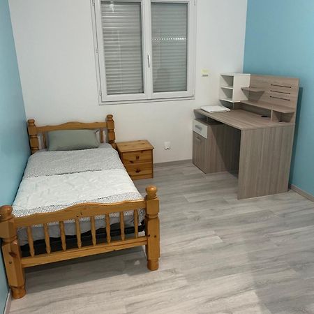 הוילה נבר Une Maison Equipee Et Simple. מראה חיצוני תמונה